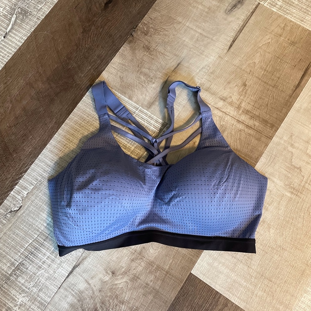 VS Strappy Sports Bra